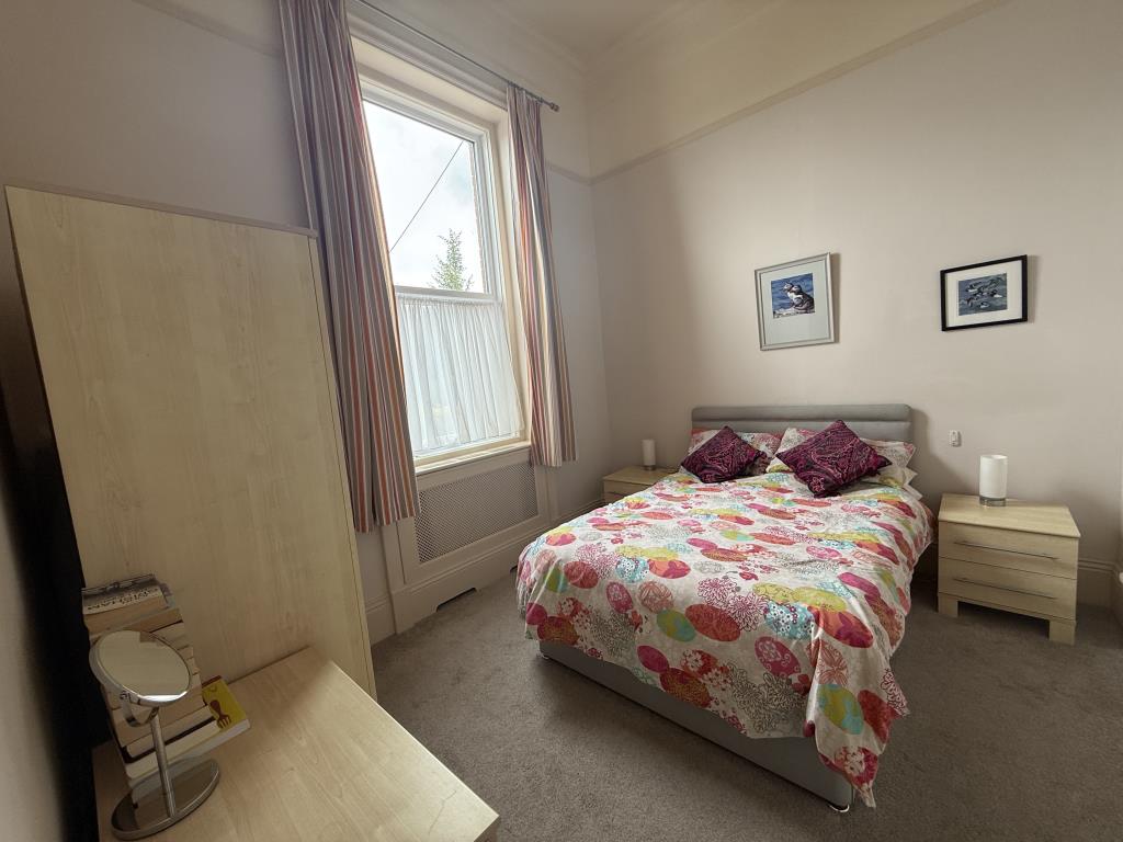 Lot: 65 - GROUND FLOOR TWO-BEDROOM FLAT CLOSE TO SEA - Bedroom one